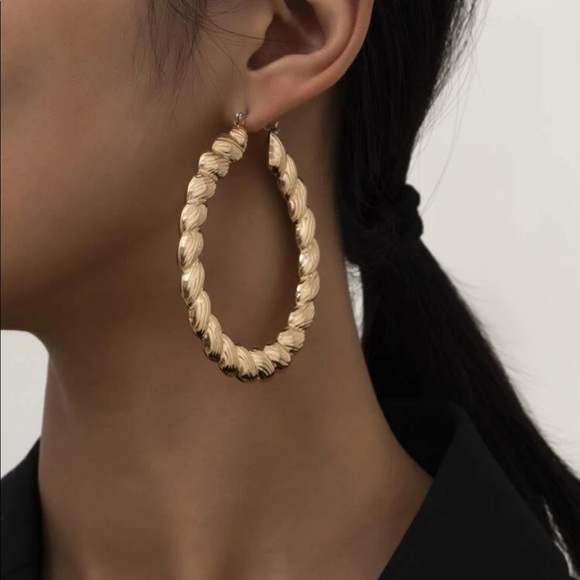 Jewelry - Gold Tone Spiral Shaped Hoop Earrings